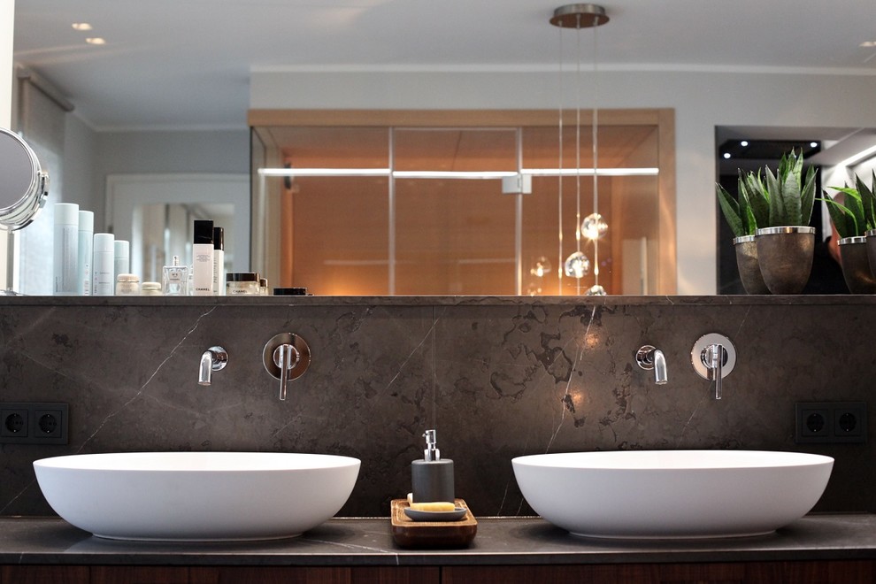 Inspiration for a large contemporary bathroom in Dortmund.