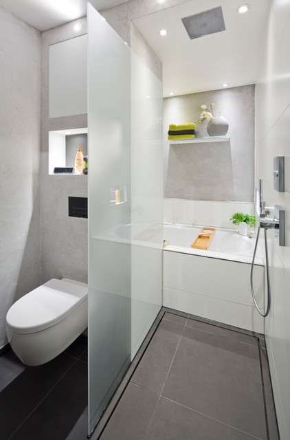 Die Dusche als Durchgang zur Badewanne - Contemporary - Bathroom - Cologne  - by baqua | Houzz AU