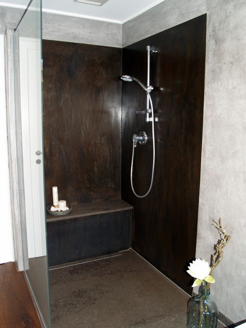 Dusche mit Schwarzblech verkleidet, Steinboden, Glastrennwand -  Contemporary - Bathroom - Munich - by a-zone-art-house ohg | Houzz IE