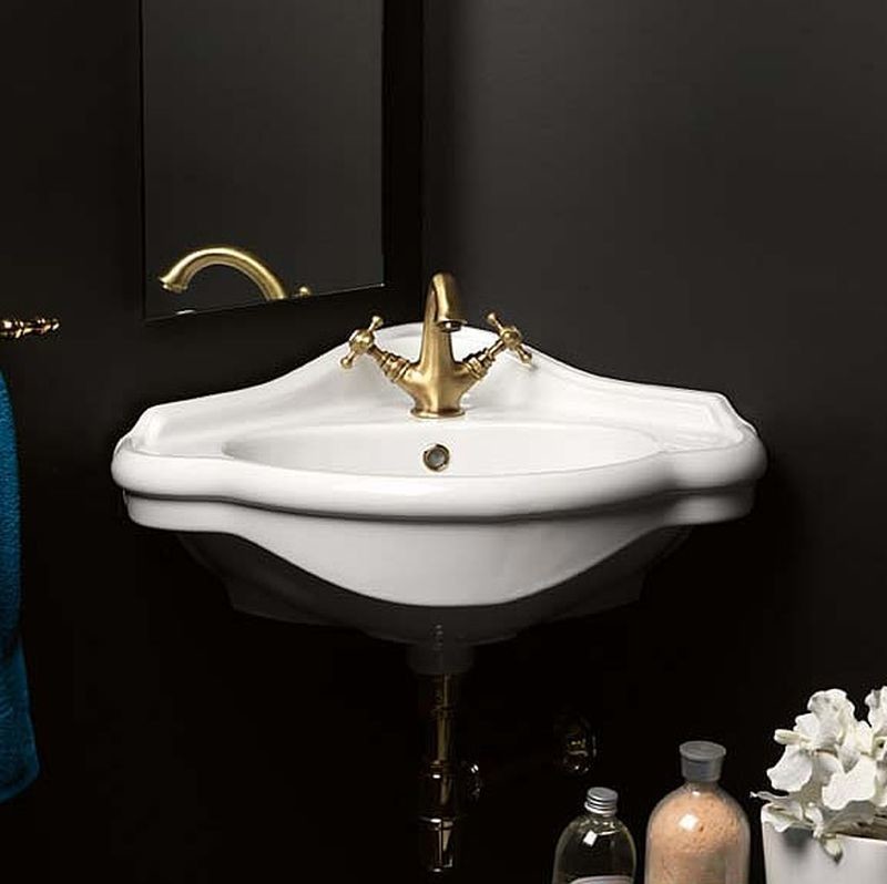 Immagine di una stanza da bagno classica con lavabo sospeso