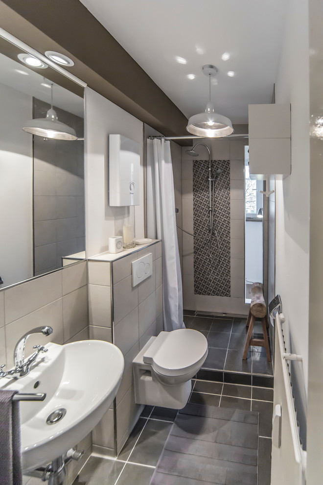Bathroom - contemporary bathroom idea in Dusseldorf