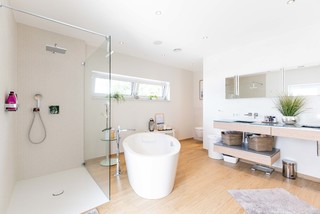 75 Badezimmer Mit Hellem Holzboden Ideen Bilder Dezember Houzz De