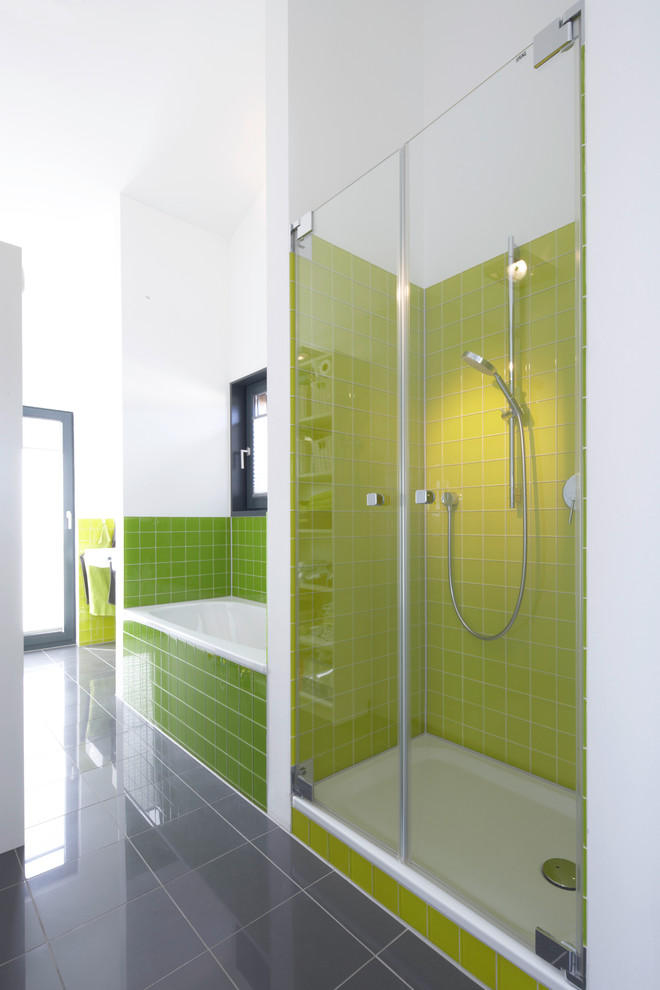 Design ideas for a contemporary bathroom in Stuttgart.