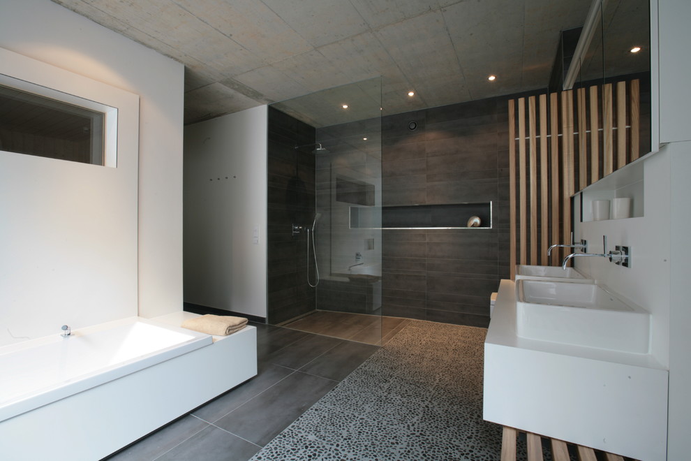 ニュルンベルクにあるコンテンポラリースタイルのおしゃれな浴室の写真