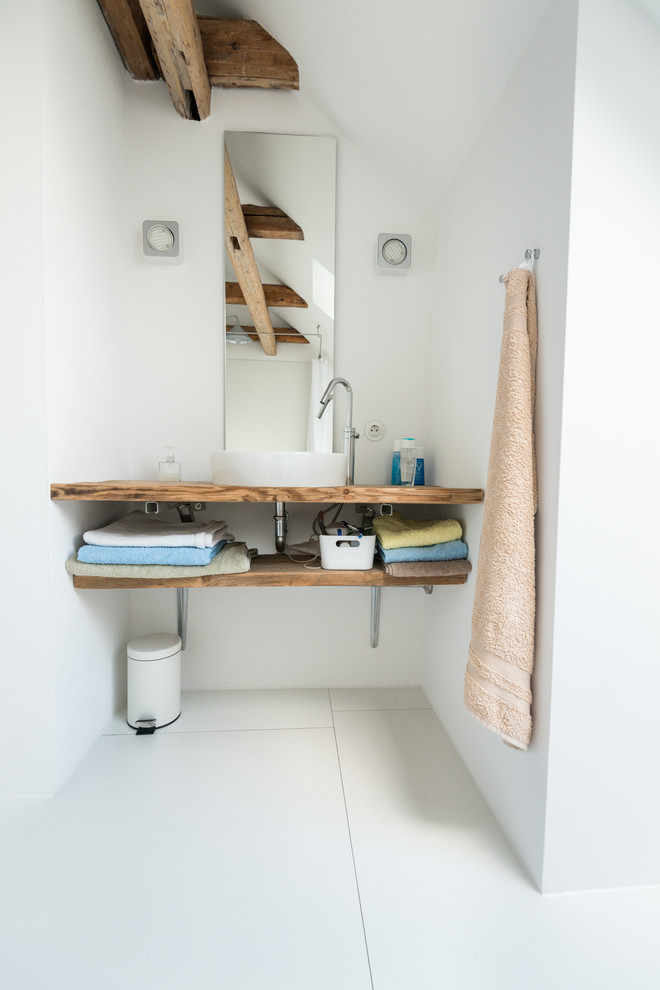 Ejemplo de cuarto de baño escandinavo de tamaño medio