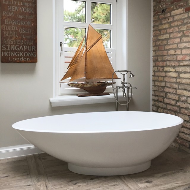 Freistehende Badewanne Von Victoria Albert Modell Napoli Industrial Badezimmer Berlin Von Findhus Houzz