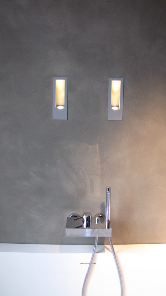 Modelo de cuarto de baño principal contemporáneo con paredes grises