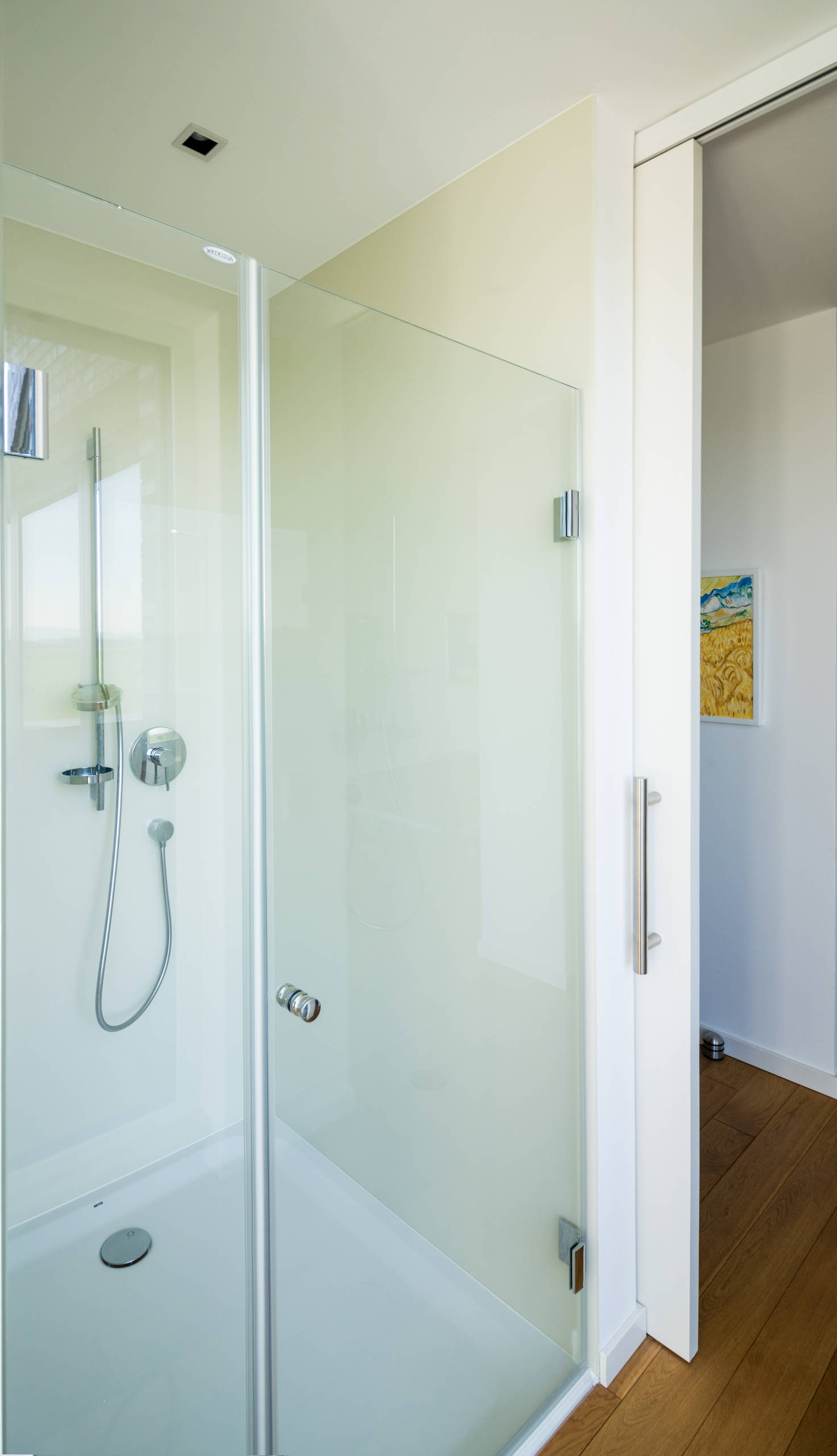 Fugenlose Wandverkleidung in der Dusche aus Echtglas - Modern - Bathroom -  Hanover - by Holtzmann & Sohn GmbH | Houzz