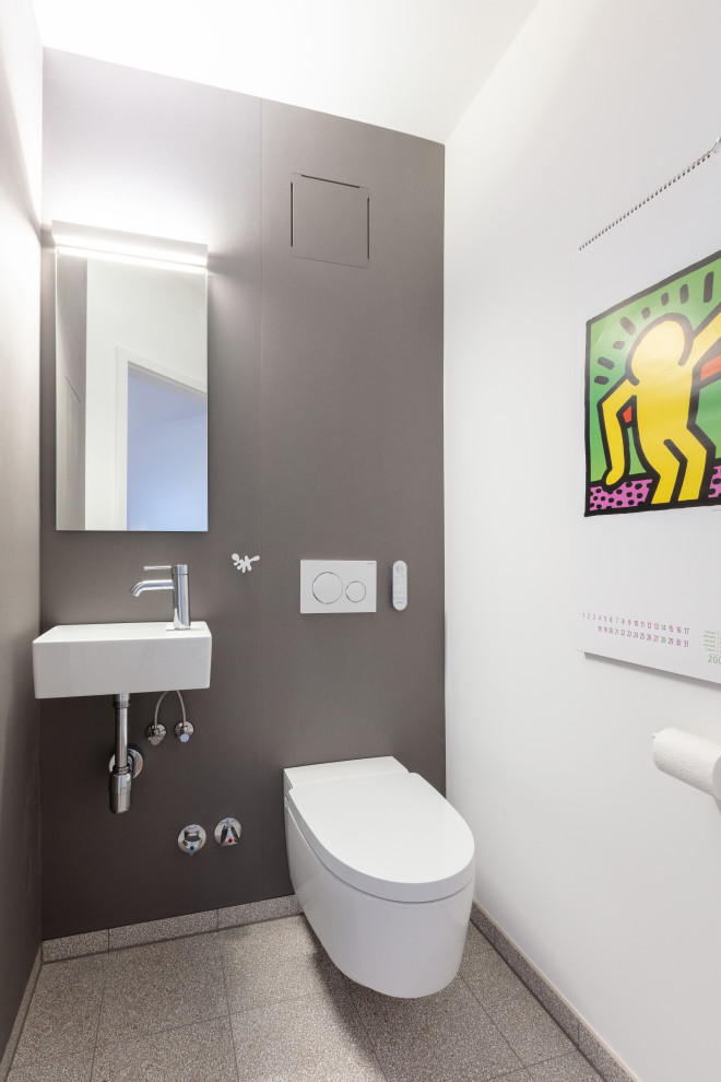 Bathroom - modern bathroom idea in Munich