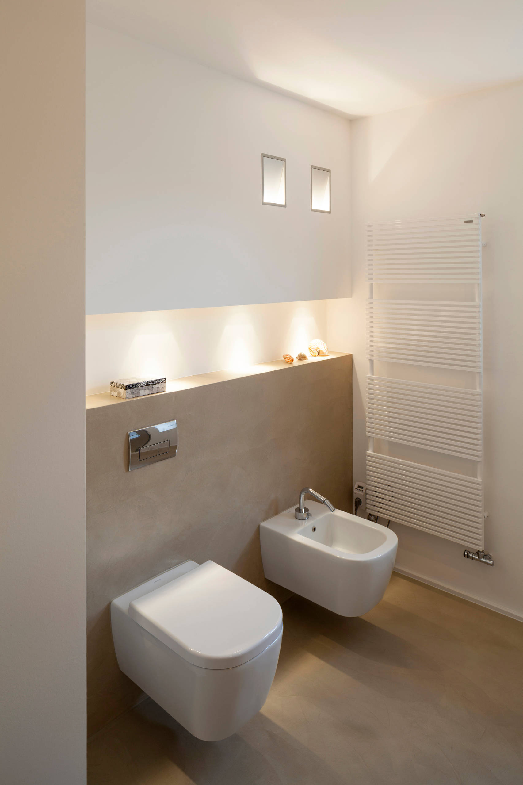 75 Bathroom with a Bidet and Solid Surface Countertops Ideas You'll Love -  August, 2022 | Houzz