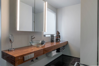 Holzwände im Badezimmer - Minimalistisch - Badezimmer - Hannover - von