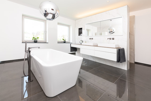 Lichtdurchflutetes luxuriöses Einfamilienhaus mit Pool - Modern