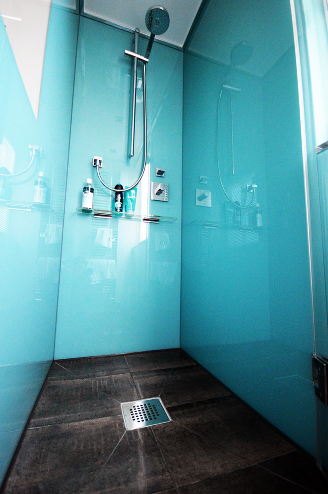 ハンブルクにあるコンテンポラリースタイルのおしゃれな浴室の写真