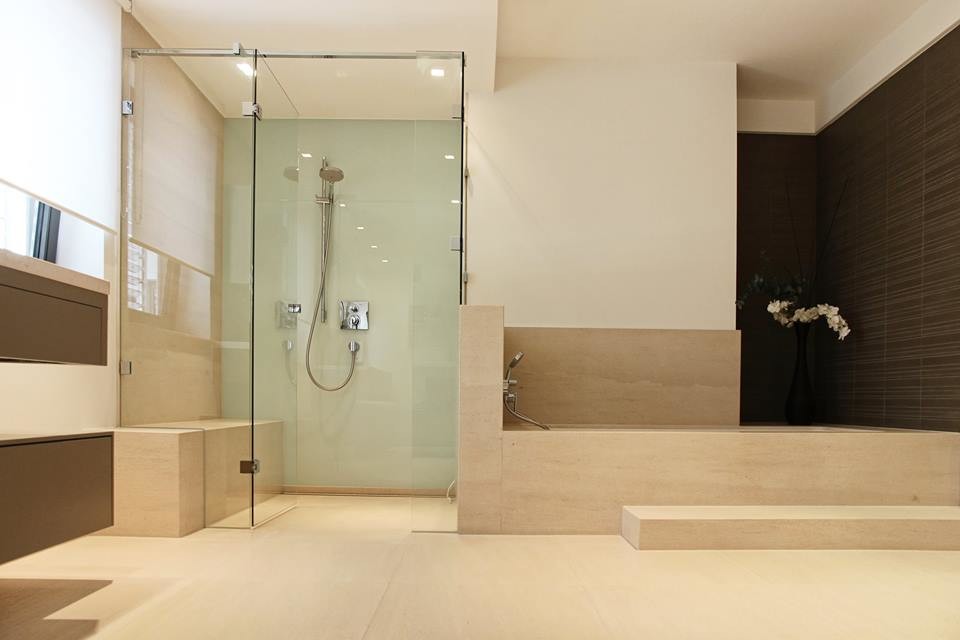 moderne Bäder Wohlfühloasen aus Naturstein Contemporary Bathroom