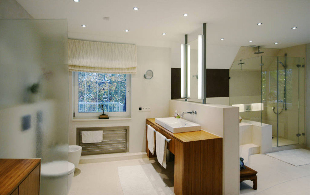 Foto di una stanza da bagno contemporanea con piastrelle beige