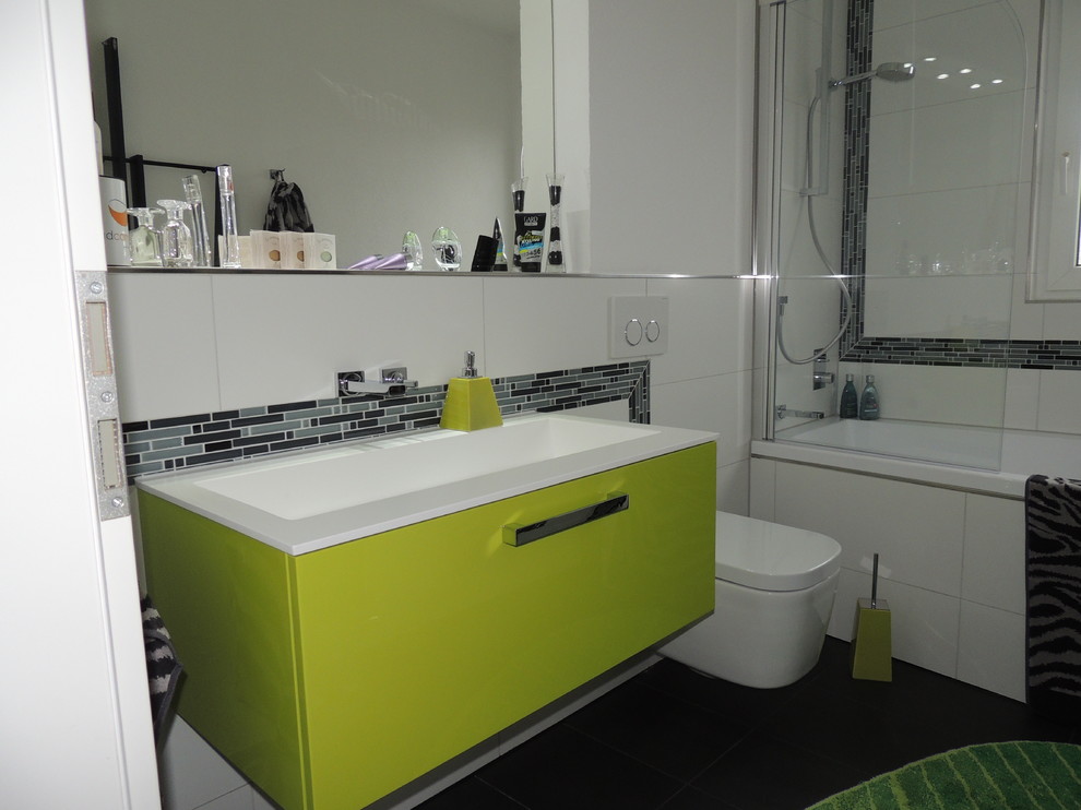 Design ideas for a contemporary bathroom in Berlin.