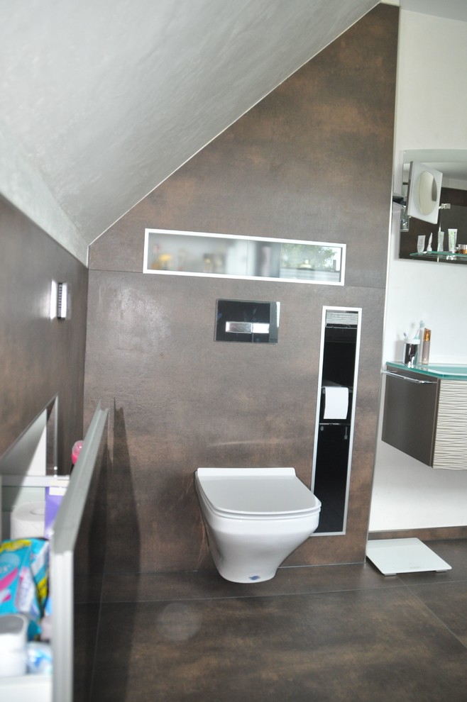 Photo of a contemporary bathroom in Hanover.