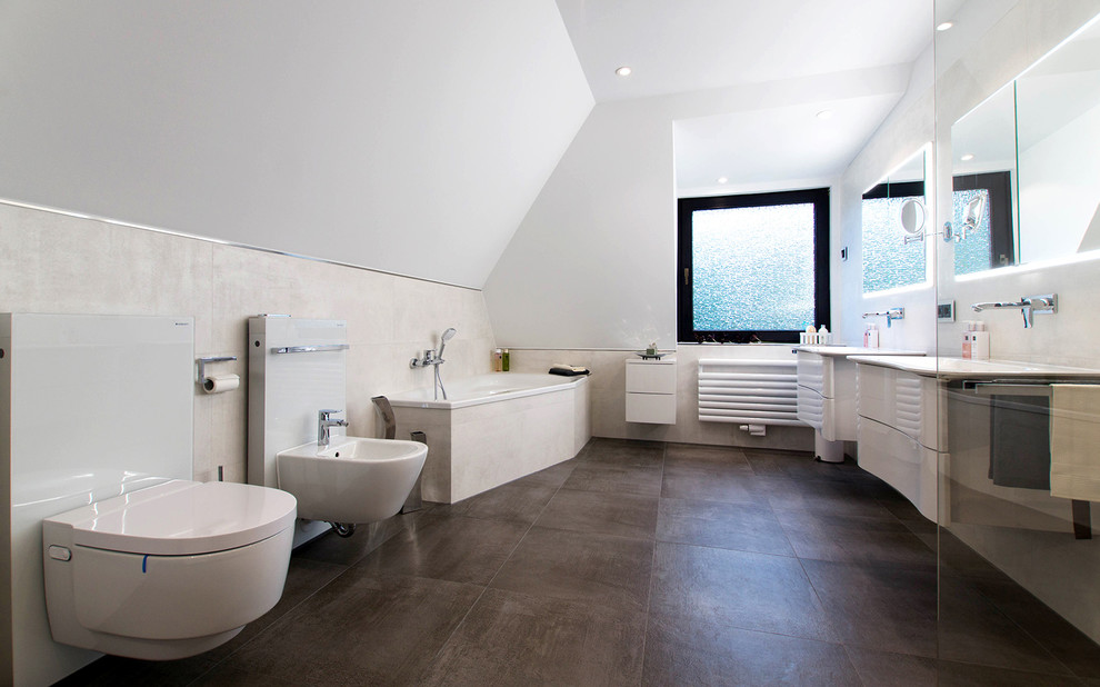 Inspiration for a huge contemporary bathroom remodel in Berlin