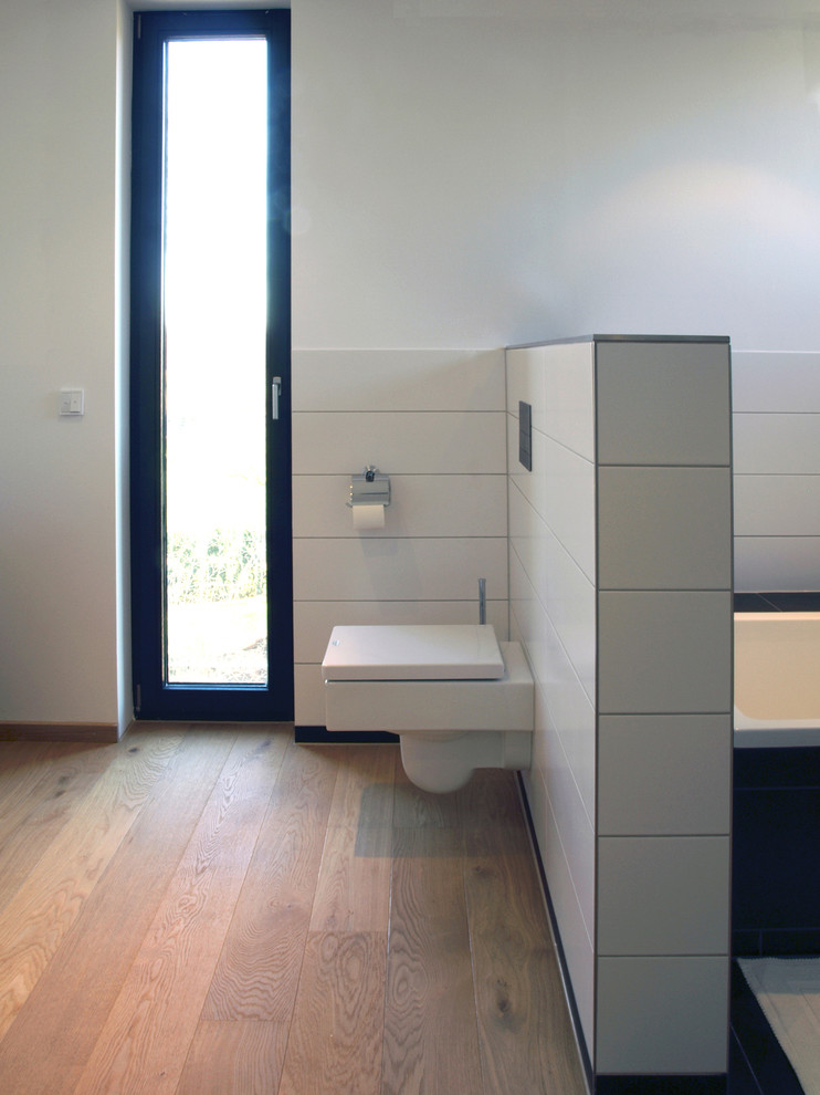 Bathroom - modern bathroom idea in Hamburg
