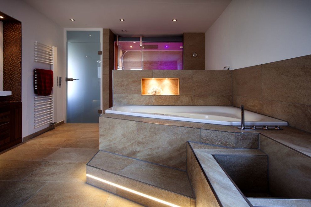 Bathroom - contemporary bathroom idea in Stuttgart