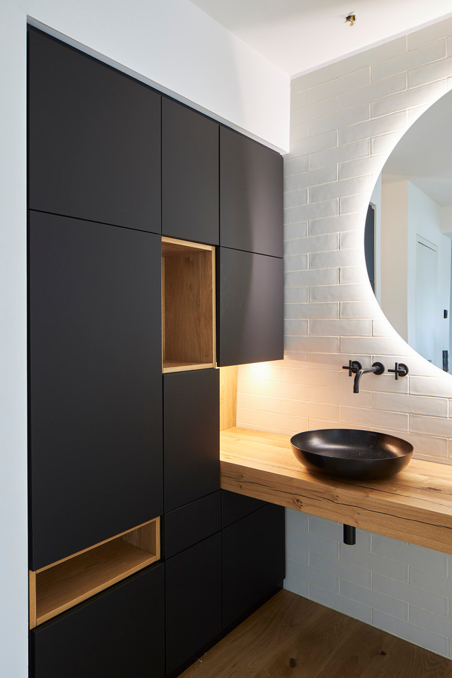 Inspiration for a modern bathroom in Cologne.