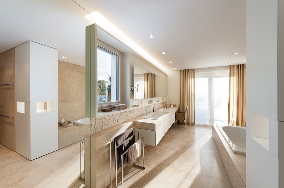 Источник вдохновения для домашнего уюта: ванная комната в стиле модернизм с накладной ванной, бежевой плиткой, плиткой мозаикой, белыми стенами, накладной раковиной и мраморной столешницей