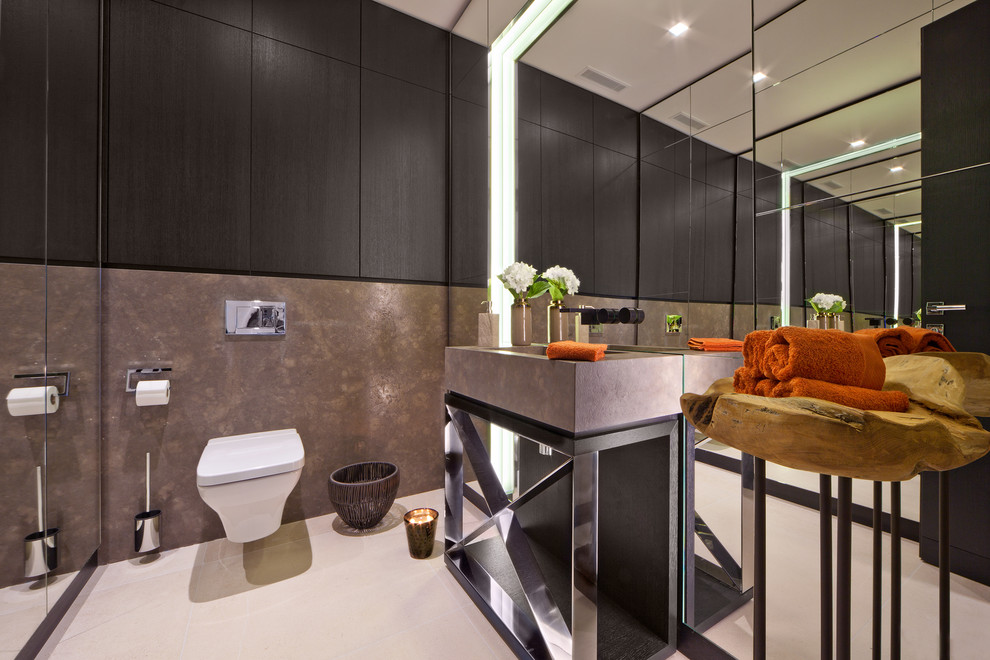 Источник вдохновения для домашнего уюта: главная ванная комната среднего размера в современном стиле с инсталляцией, коричневыми стенами и консольной раковиной