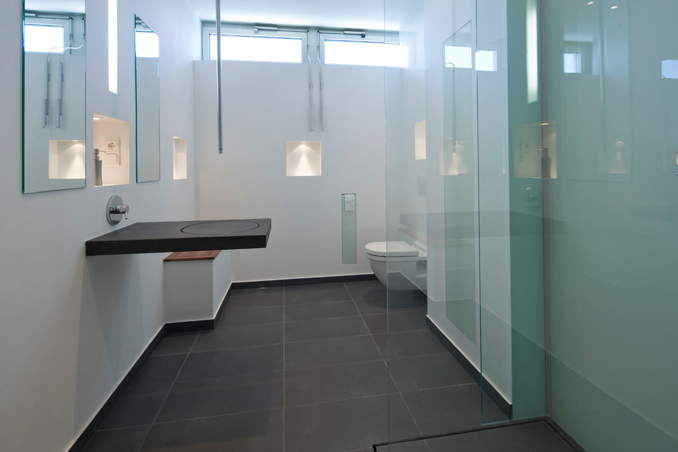 Photo of a medium sized contemporary bathroom in Hamburg.