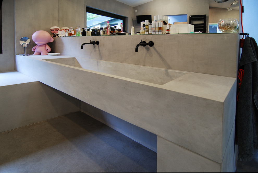 Bild på ett funkis badrum, med bänkskiva i betong