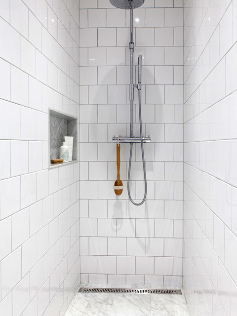 Smart väggförvaring: 9 sätt att jobba med hyllnischer i badrummet