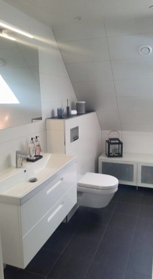 Example of a minimalist bathroom design in Malmo