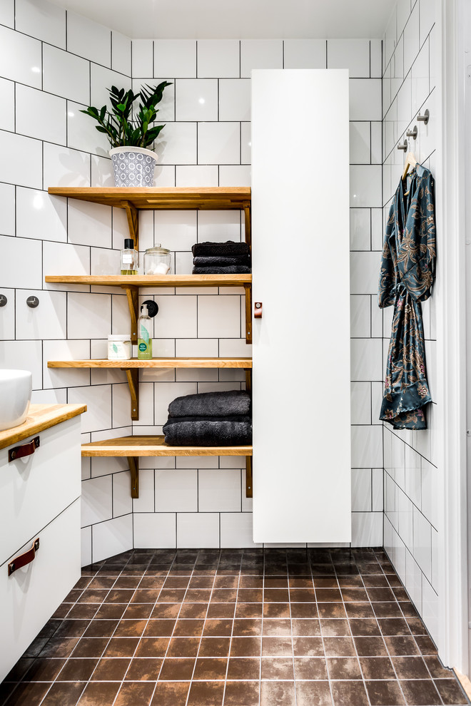 Inspiration for an industrial bathroom remodel in Stockholm