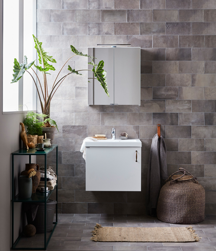 Esempio di una stanza da bagno design con ante lisce, piastrelle beige e pareti beige