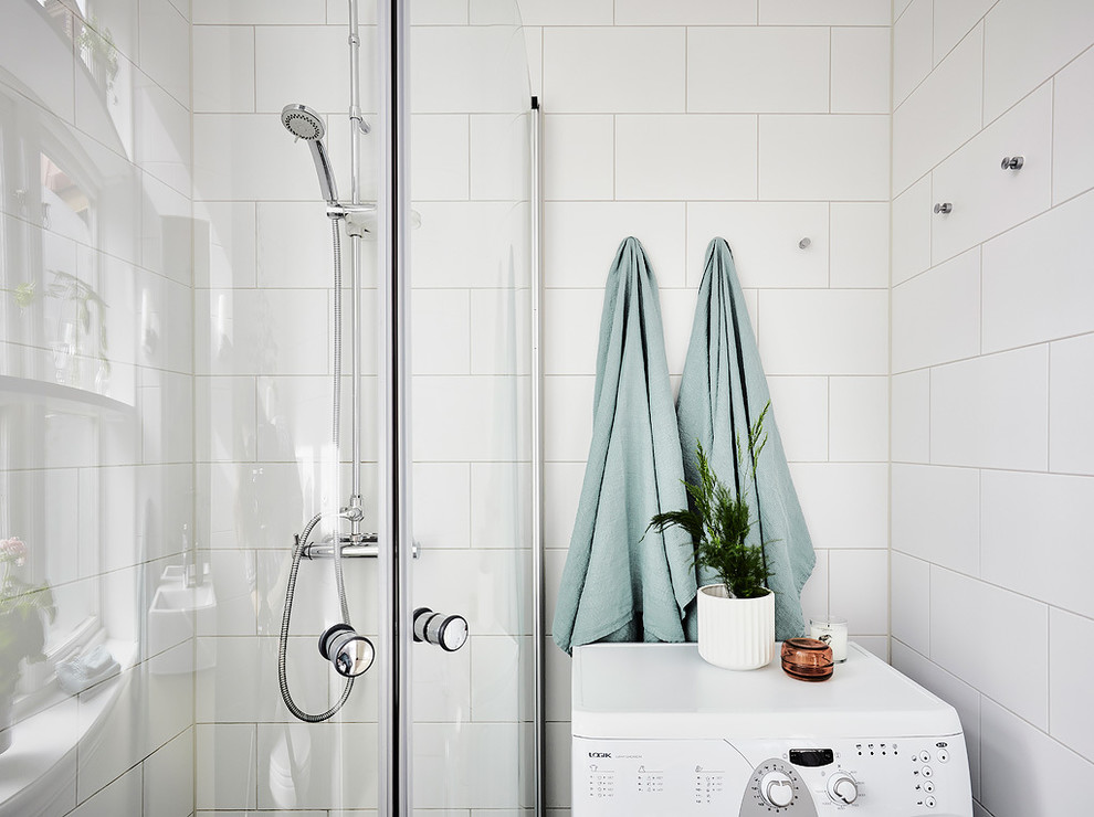 Inspiration for a scandinavian bathroom remodel in Gothenburg