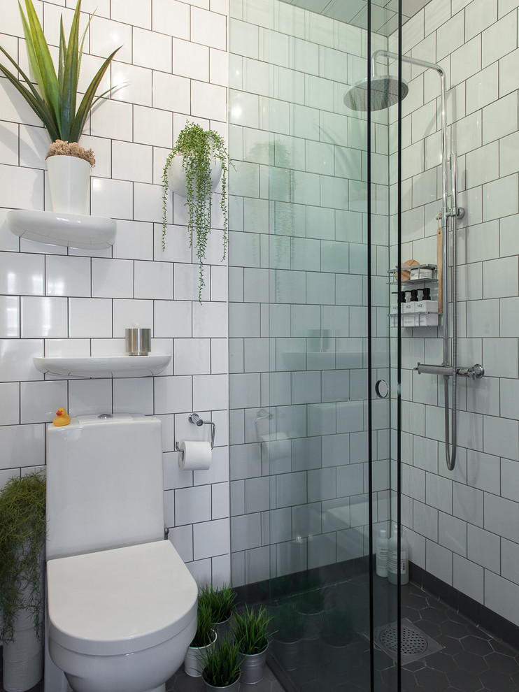 ストックホルムにある北欧スタイルのおしゃれな浴室の写真