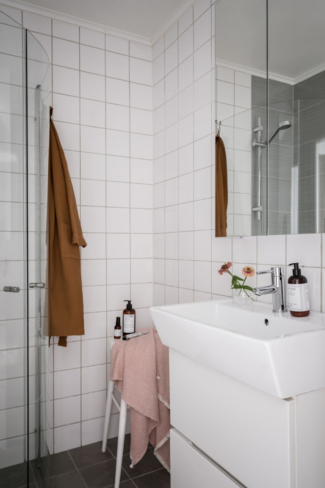 Bild på ett skandinaviskt badrum