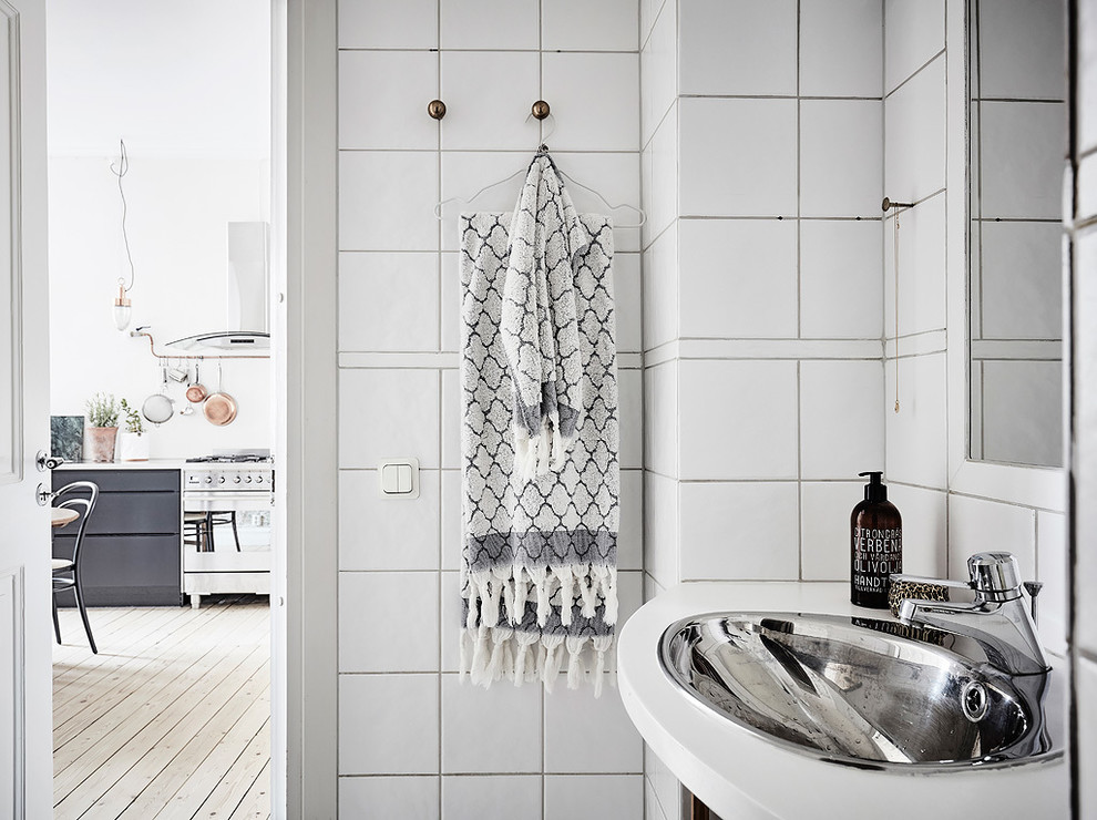 Idée de décoration pour une salle de bain nordique.