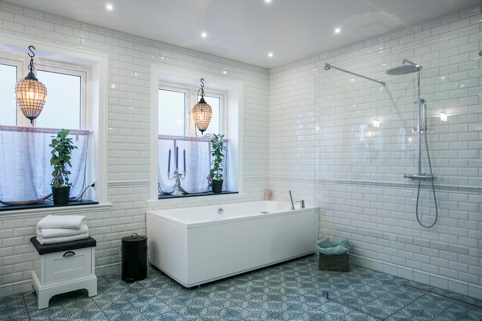 マルメにあるトラディショナルスタイルのおしゃれな浴室の写真