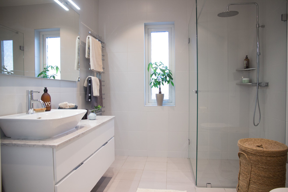 Design ideas for a medium sized modern bathroom in Stockholm.
