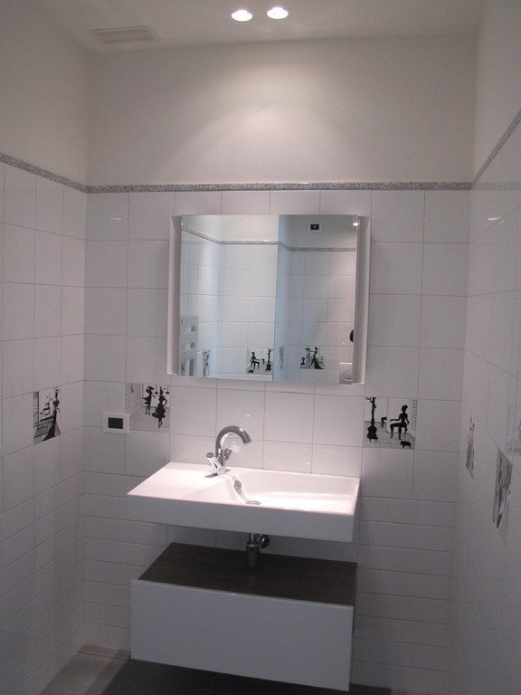 This is an example of a modern cloakroom in Milan.