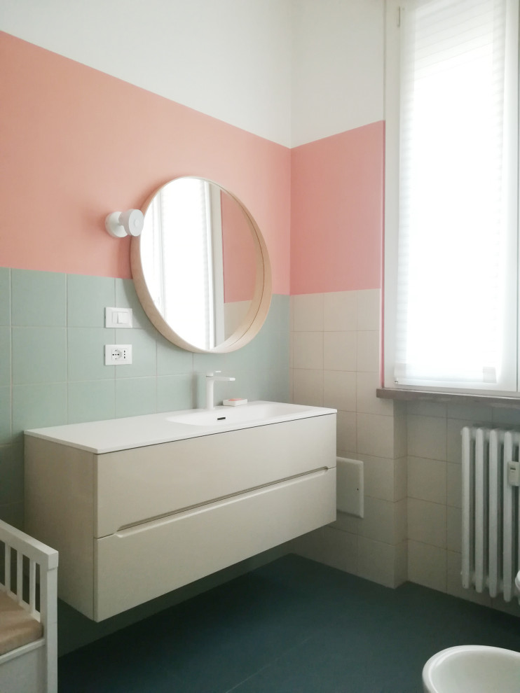 Example of a trendy powder room design in Milan