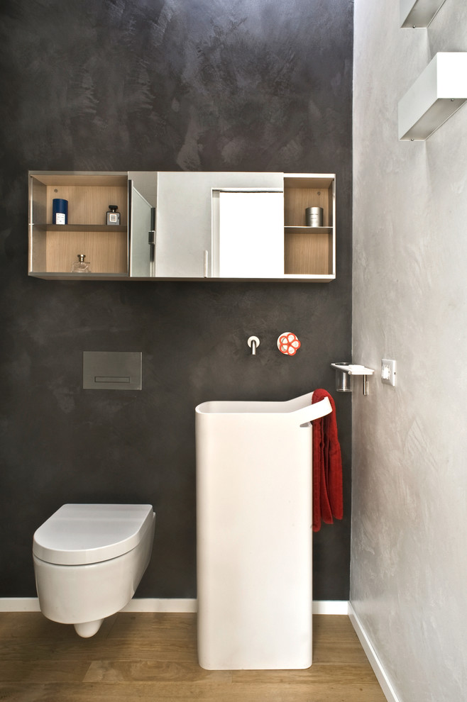 Esempio di un bagno di servizio minimal