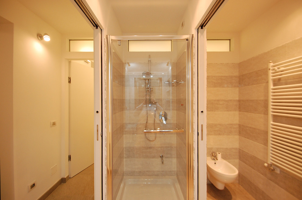他の地域にある高級な小さなコンテンポラリースタイルのおしゃれな浴室の写真