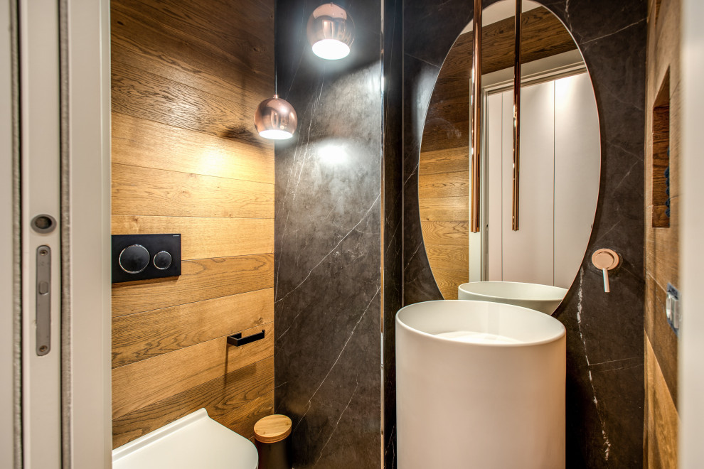 This is an example of a contemporary cloakroom in Rome.