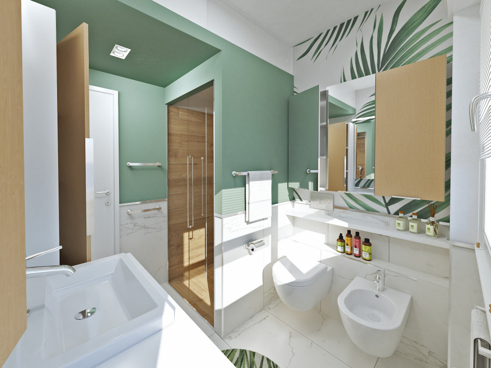 Источник вдохновения для домашнего уюта: маленькая ванная комната в современном стиле с плоскими фасадами, светлыми деревянными фасадами, раздельным унитазом, белой плиткой, керамогранитной плиткой, зелеными стенами, полом из керамогранита, накладной раковиной, столешницей из ламината, белым полом и белой столешницей для на участке и в саду