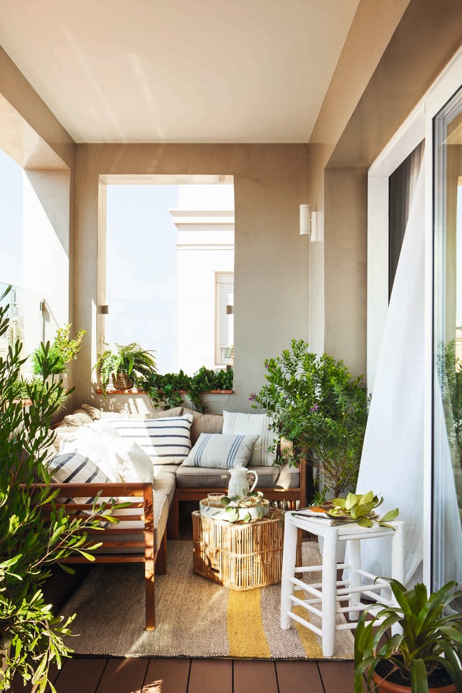 Ejemplo de balcones mediterráneo pequeño en anexo de casas
