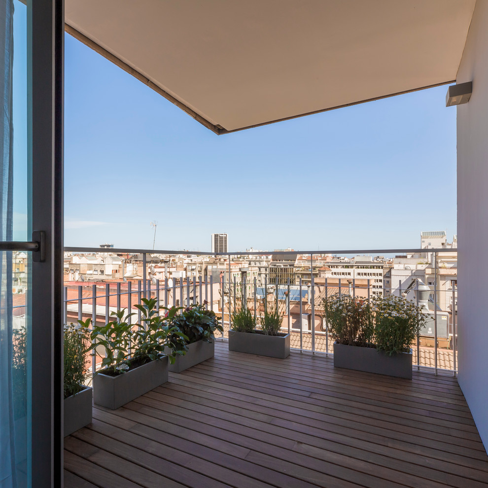 Balcony - contemporary balcony idea in Barcelona