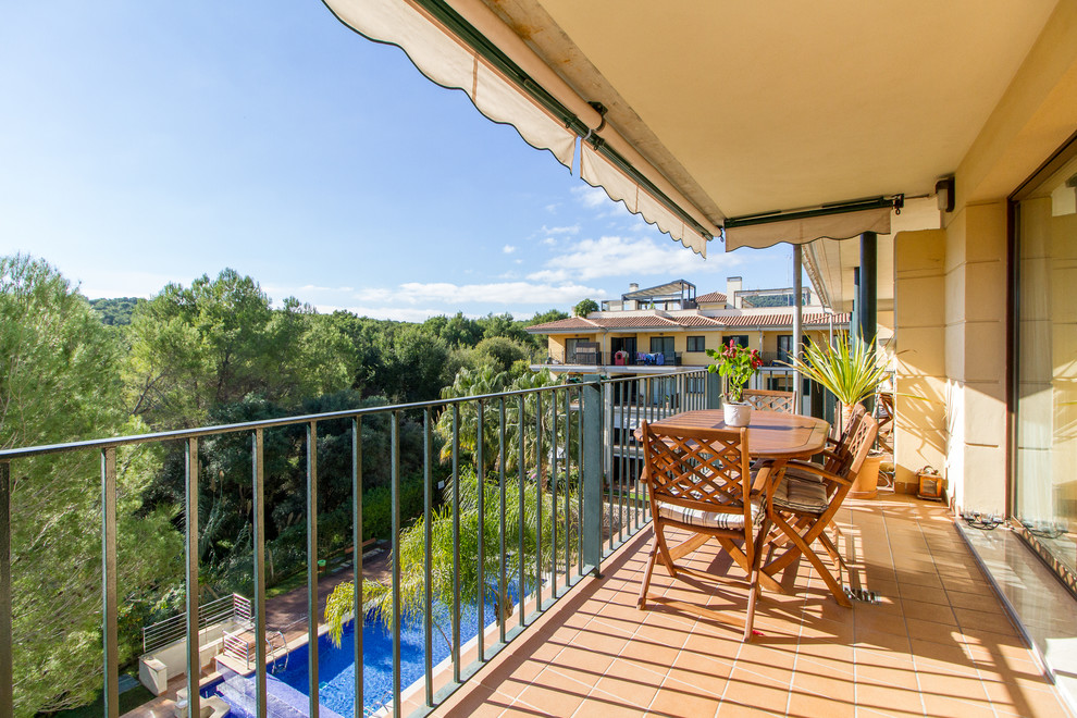 Design ideas for a small mediterranean balcony in Palma de Mallorca with an awning.