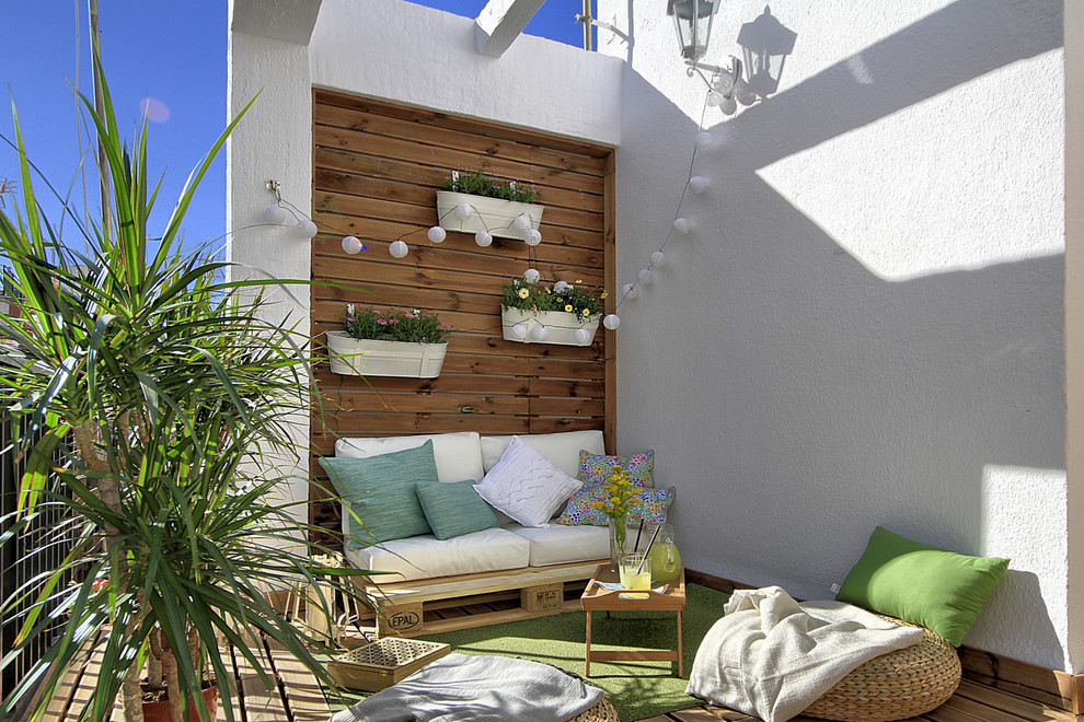 Идея дизайна: маленькая лоджия в средиземноморском стиле для на участке и в саду