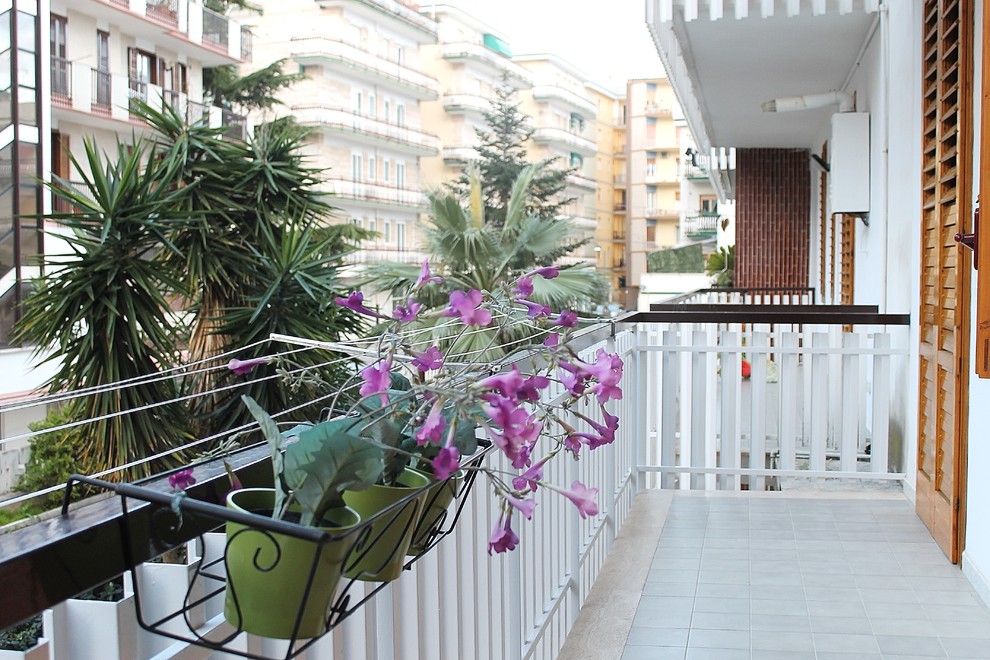 Example of a minimalist balcony design in Bari